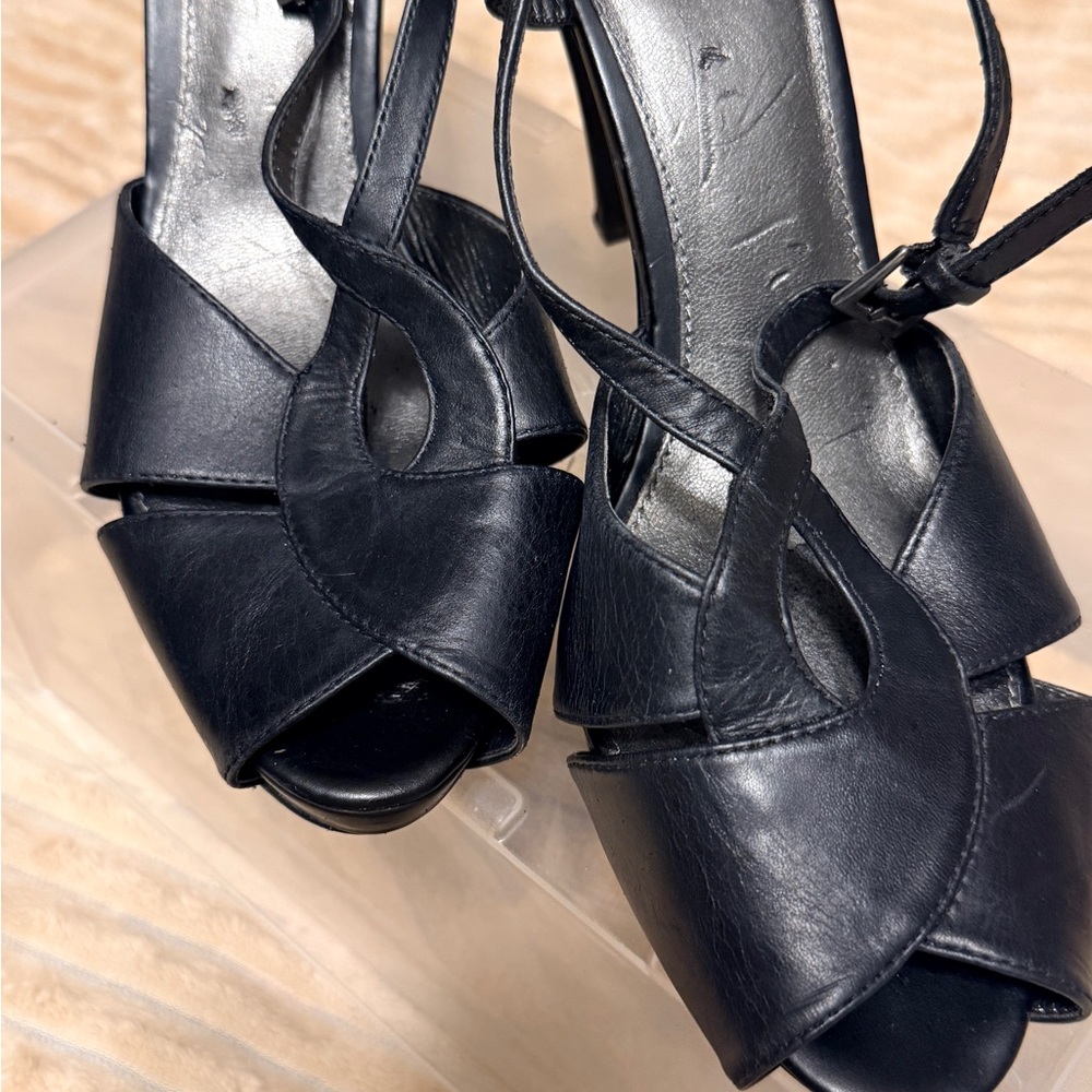Simply Vera Vera Wang black strappy high-heel